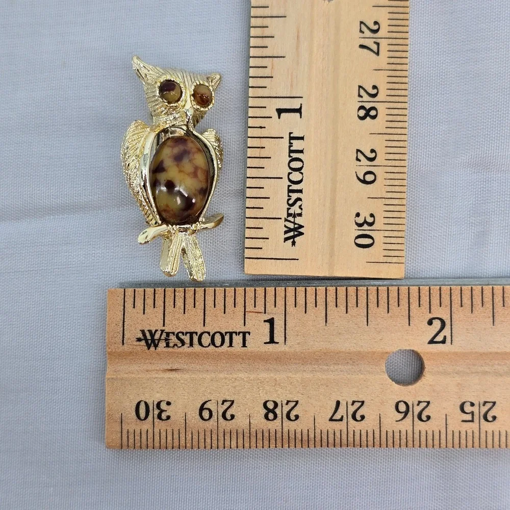 Vintage Gold Tone Owl Brooch Faux Amber Tortoiseshell Cabochon Bird Pin 1.5